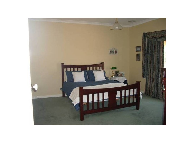 64 Chelsworth Drive, Echuca VIC 3564