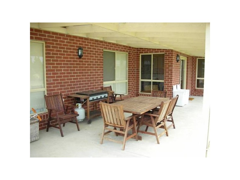 64 Chelsworth Drive, Echuca VIC 3564