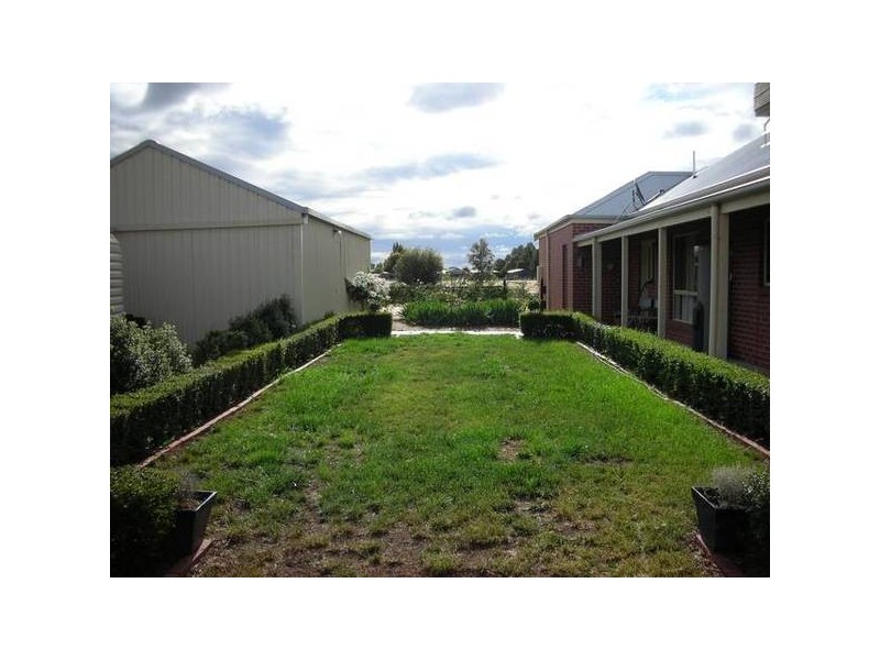 64 Chelsworth Drive, Echuca VIC 3564