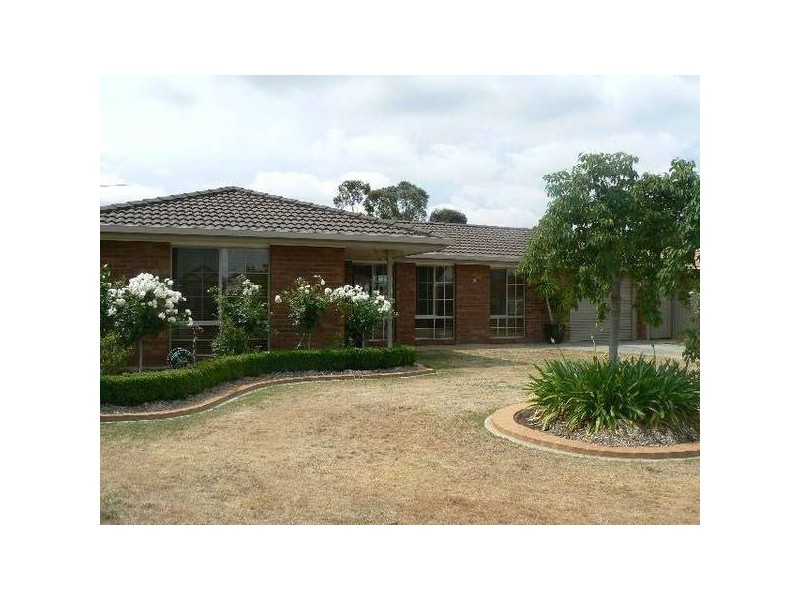 9 OSCAR PLACE, Echuca VIC 3564
