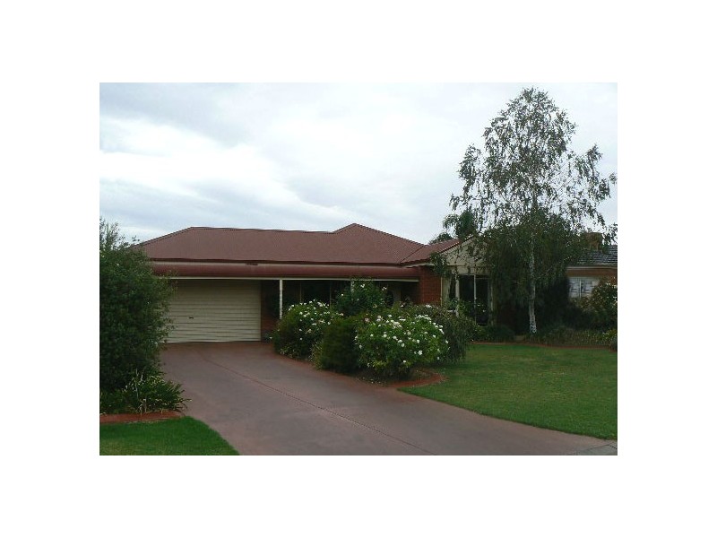 8 Winnima Ave, Moama NSW 2731