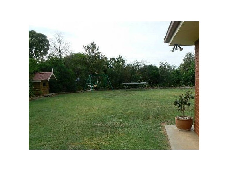 8 Winnima Ave, Moama NSW 2731