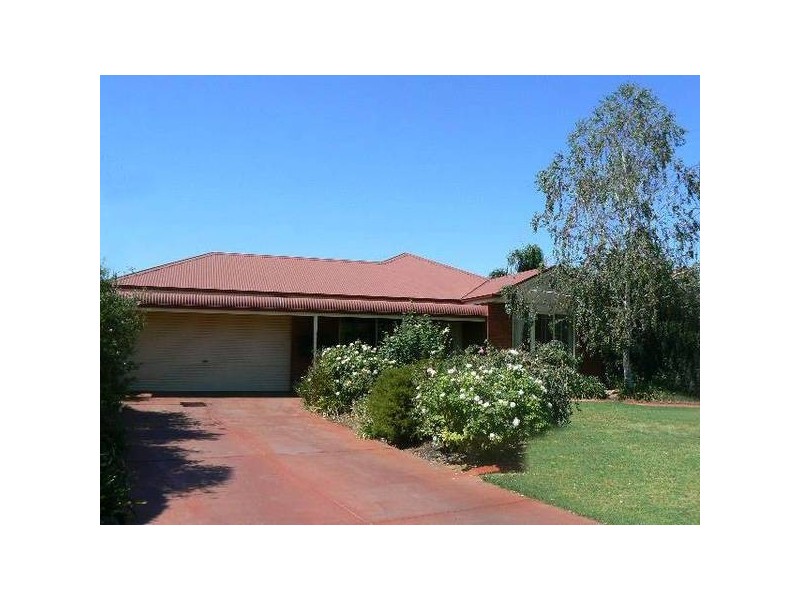 8 Winnima Ave, Moama NSW 2731