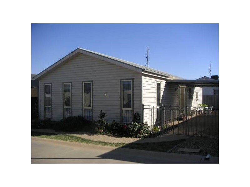 5 Swan Boulevard Cobb Haven Village, Moama NSW 2731