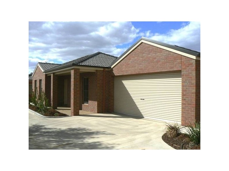 2/2 Riverina Parade, Echuca VIC 3564