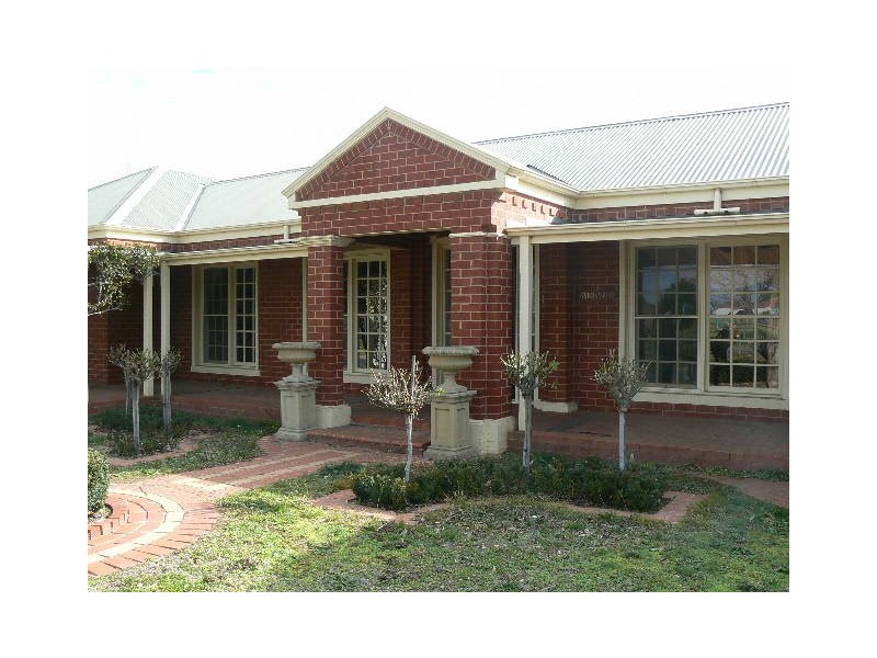 18 Oscar Place, Echuca VIC 3564