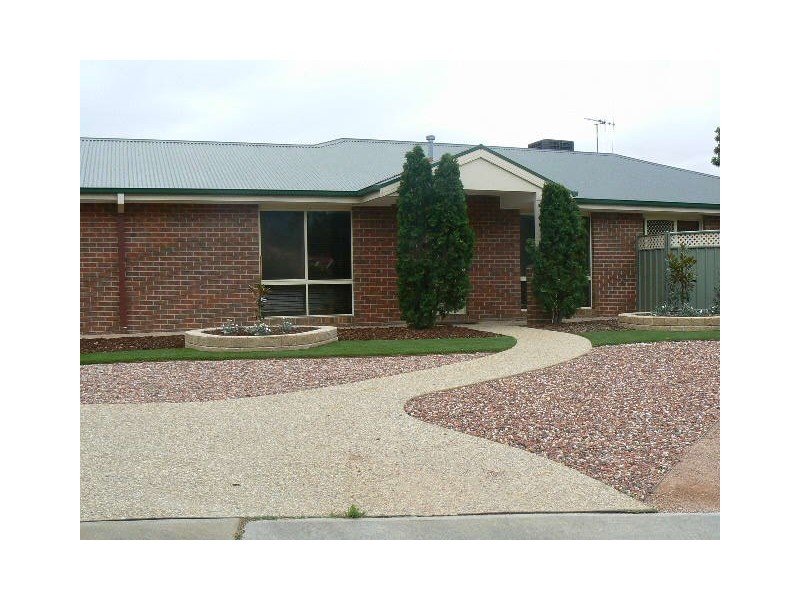 4 Patrick Place, Echuca VIC 3564