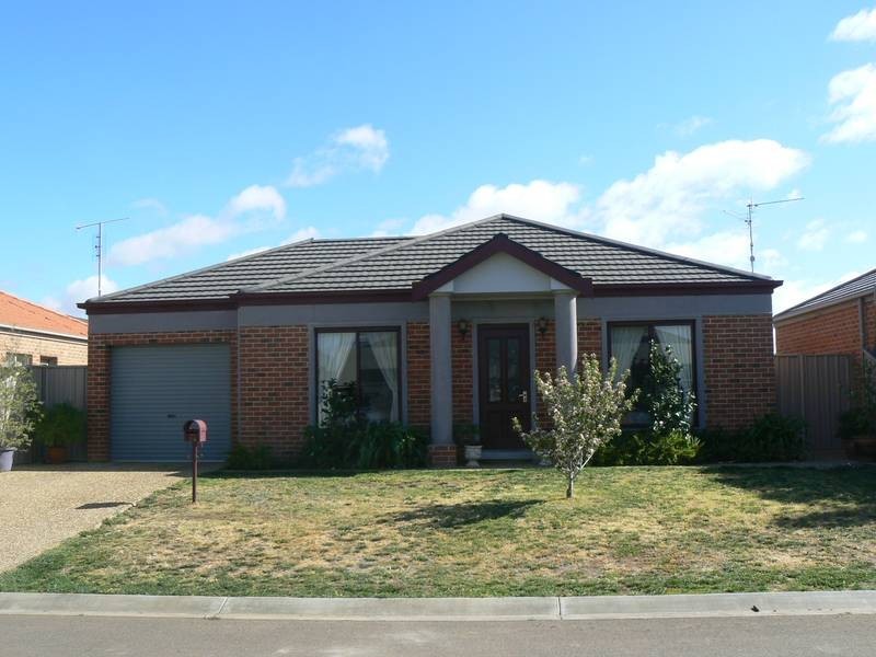 34 GENEVIEVE AVE, Echuca VIC 3564