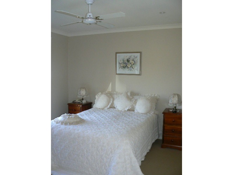 34 GENEVIEVE AVE, Echuca VIC 3564