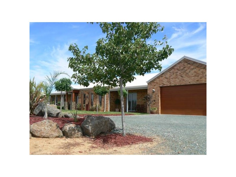12 Hollara Drive, Echuca VIC 3564