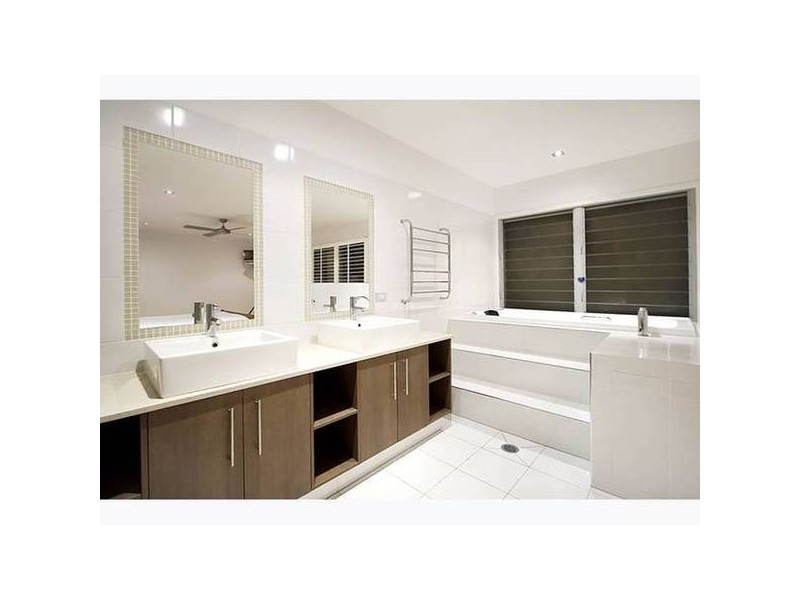 11 Cudgerie Ct, Casuarina NSW 2487