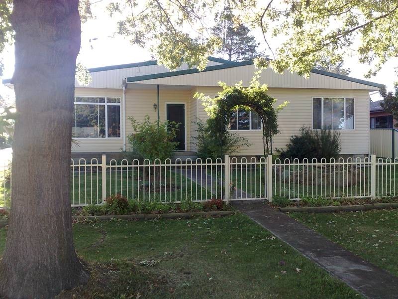 4 Hoskins Street, Berridale NSW 2628