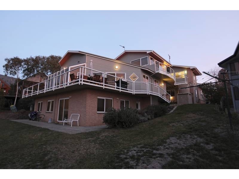 32 Candlebark Circuit, Jindabyne NSW 2627