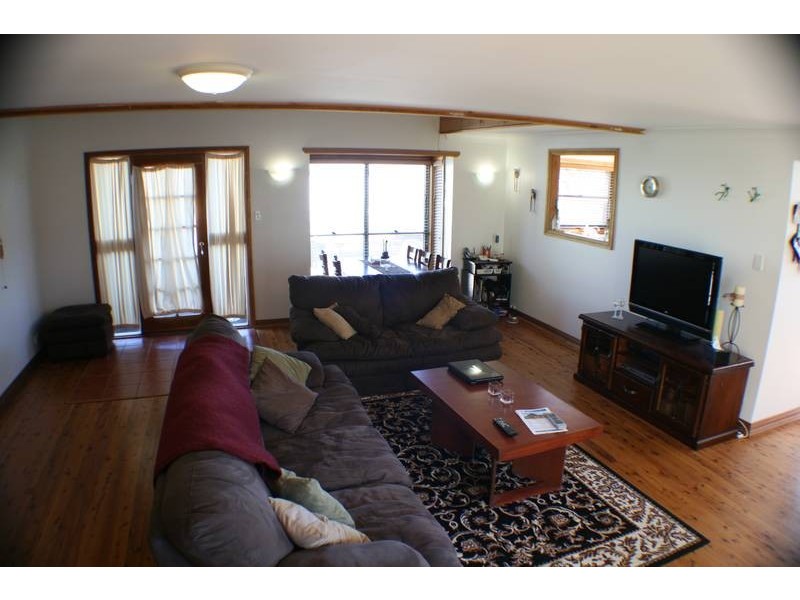 15 Mitchell Cct, Jindabyne NSW 2627