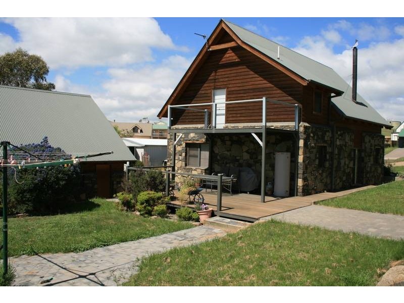 15 Mitchell Cct, Jindabyne NSW 2627