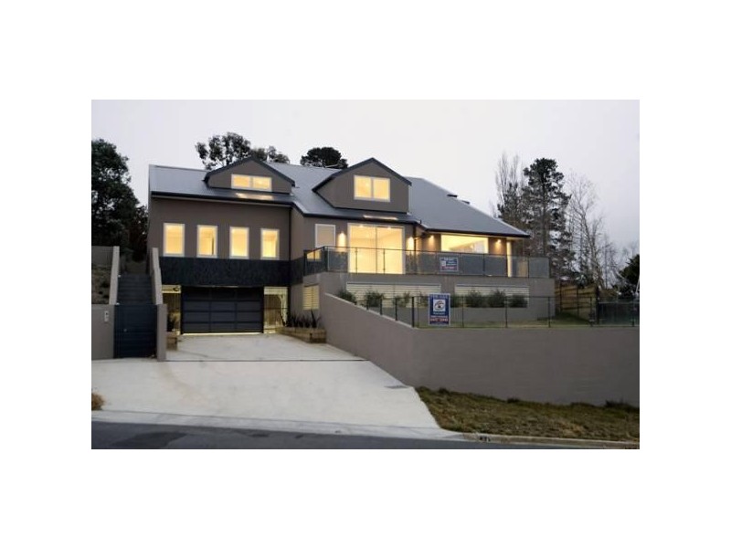 1/2 Cobbon Crescent, Jindabyne NSW 2627