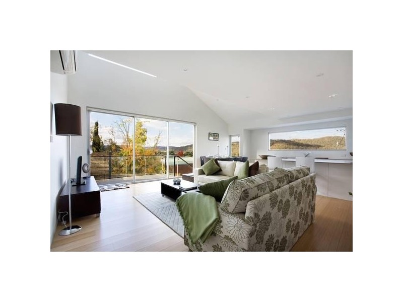 1/2 Cobbon Crescent, Jindabyne NSW 2627