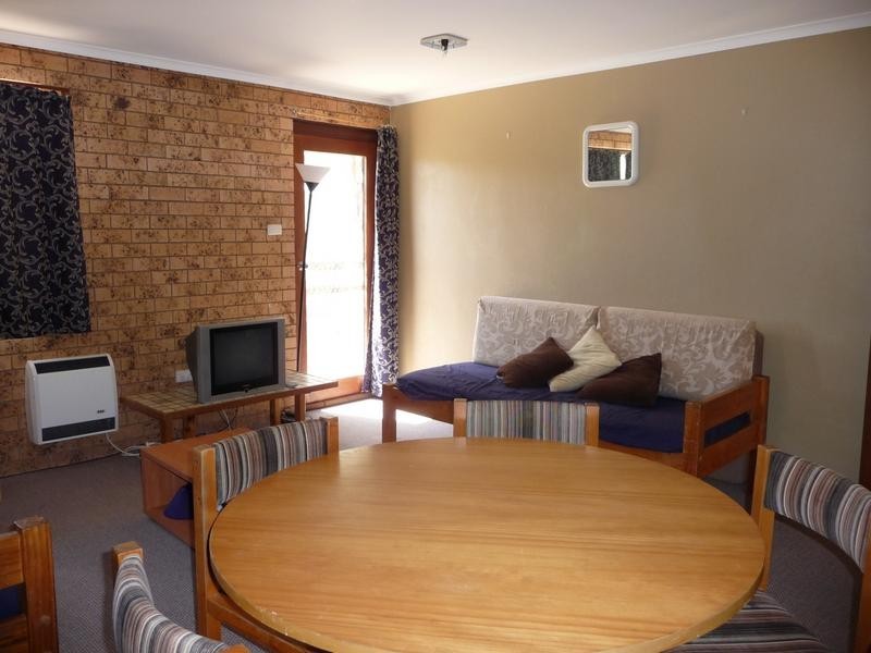 1/12 Cobbon Crescent, Jindabyne NSW 2627