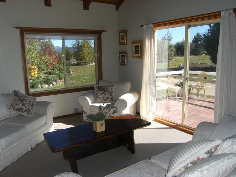 18 Mountain View Road Abington Park, Jindabyne NSW 2627