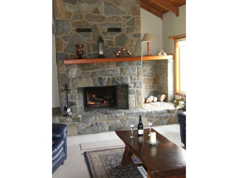 18 Mountain View Road Abington Park, Jindabyne NSW 2627