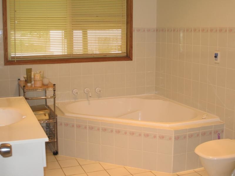 18 Mountain View Road Abington Park, Jindabyne NSW 2627