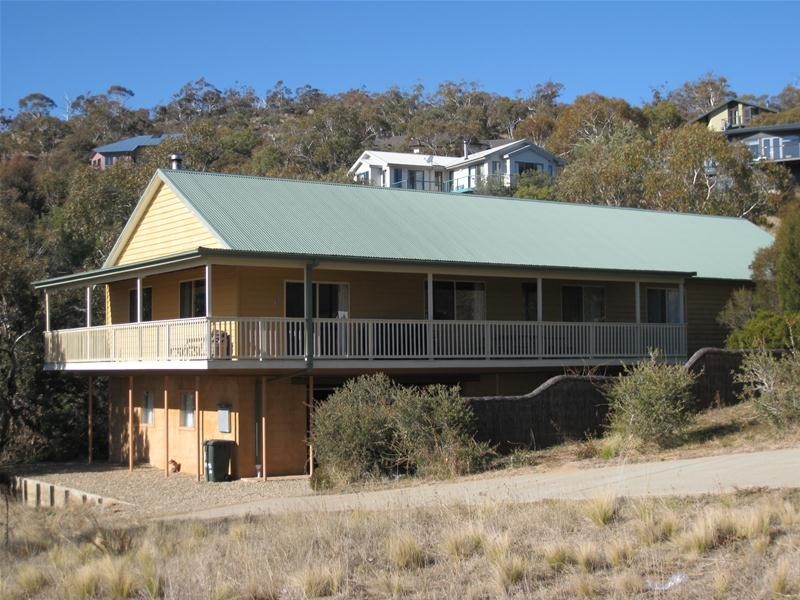 11 Adams Avenue, Jindabyne NSW 2627