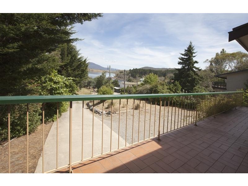 14 Rushes Bay Avenue, East Jindabyne NSW 2627