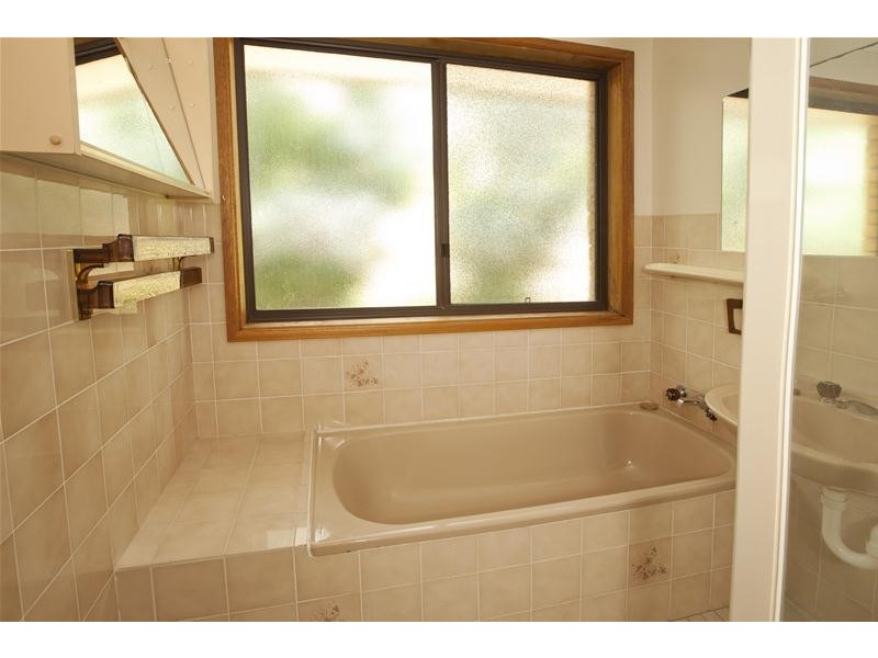 14 Rushes Bay Avenue, East Jindabyne NSW 2627