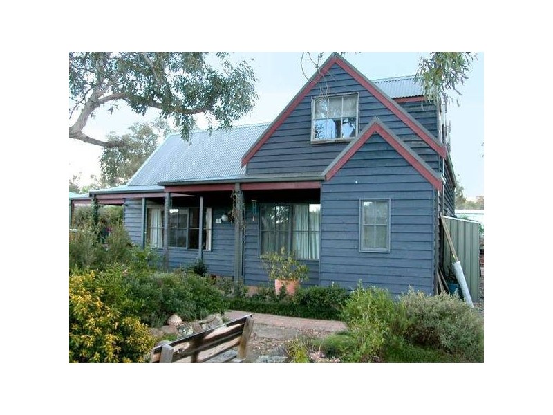 142 Banksia AVENUE, Kalkite NSW 2627