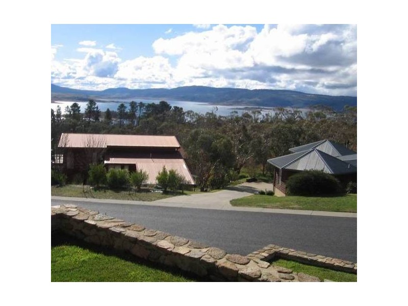 2/19 Candlebark Cct, Jindabyne NSW 2627