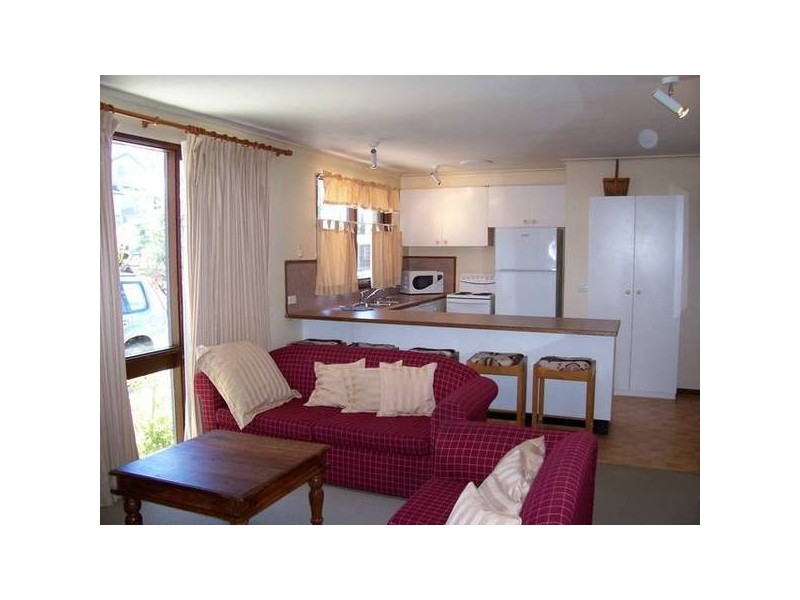 1 Cobbon Cres, Jindabyne NSW 2627