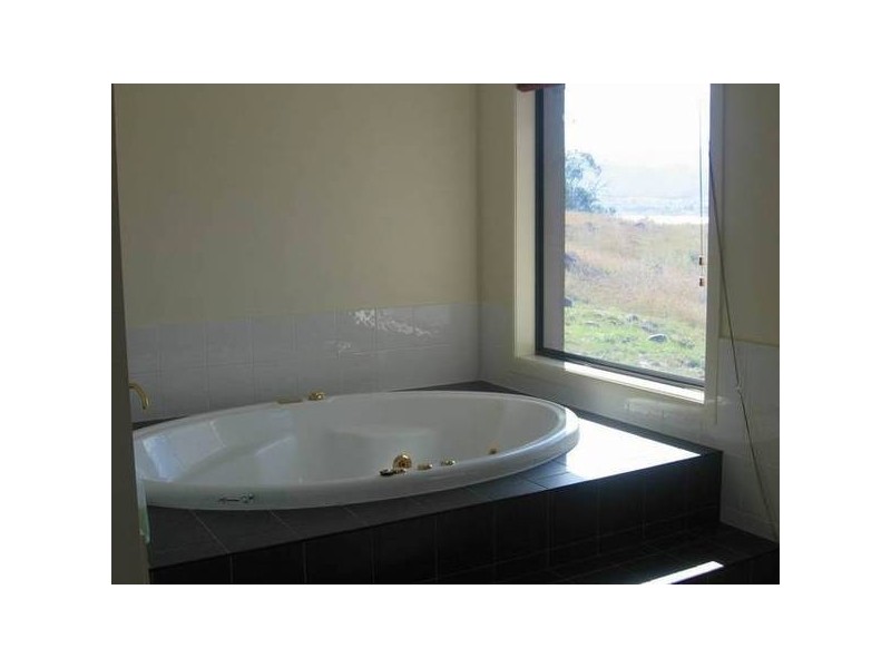 2 Girvan Place, Jindabyne NSW 2627