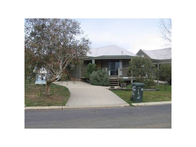 2 A Pilots Close, Jindabyne NSW 2627