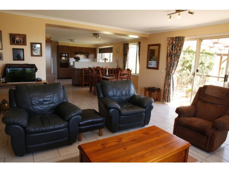 20 Iron Pot Creek Rd, East Jindabyne NSW 2627