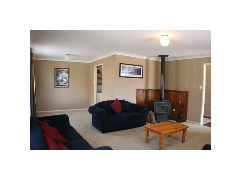 28 Mitchell Cct, Jindabyne NSW 2627