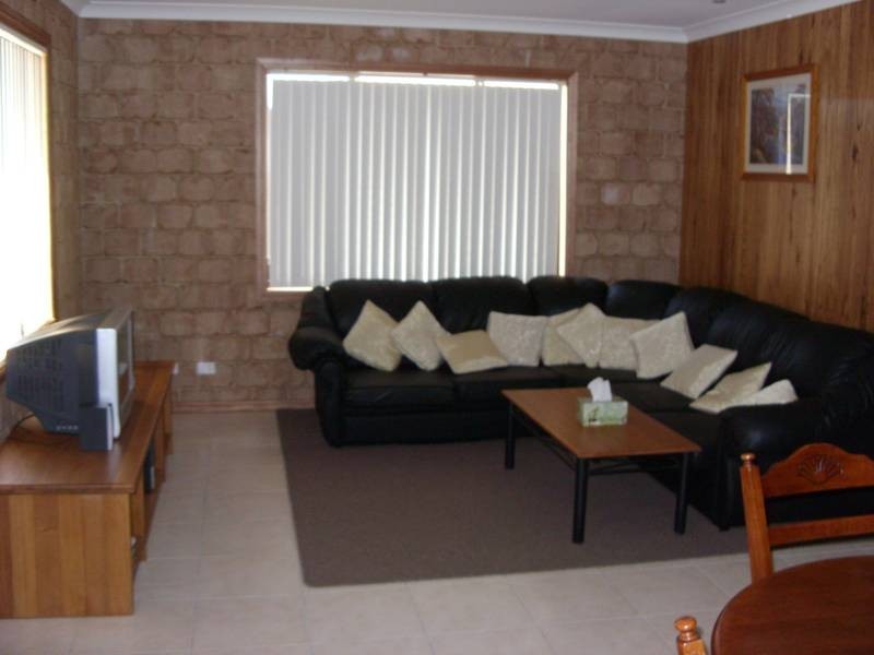 1/17 Magnolia Avenue, Kalkite NSW 2627