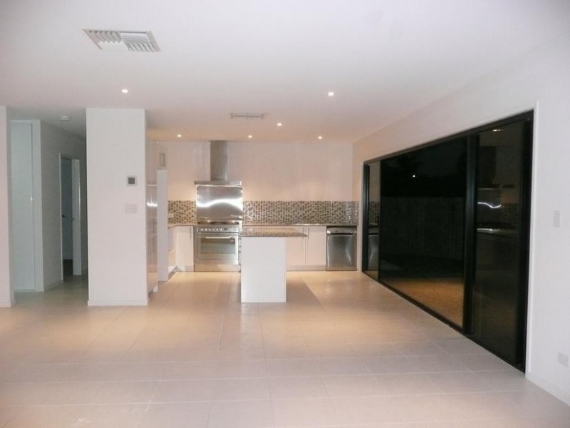 8 Gilbert Street, Bowen QLD 4805