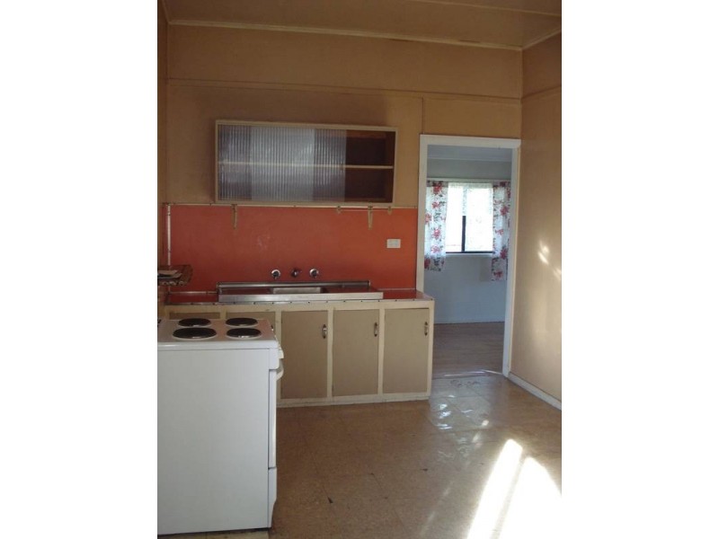 62 Livingstone Street, Bowen QLD 4805