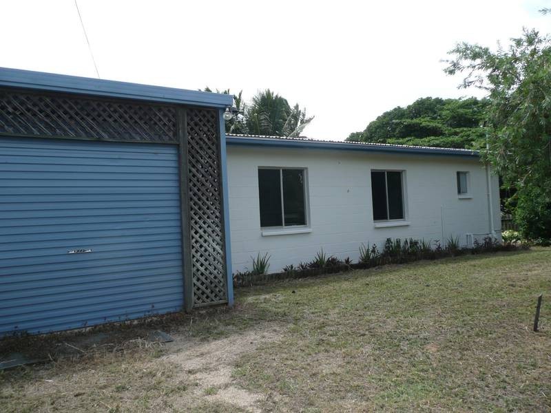 2 Baxter Avenue, Brisk Bay QLD 4805