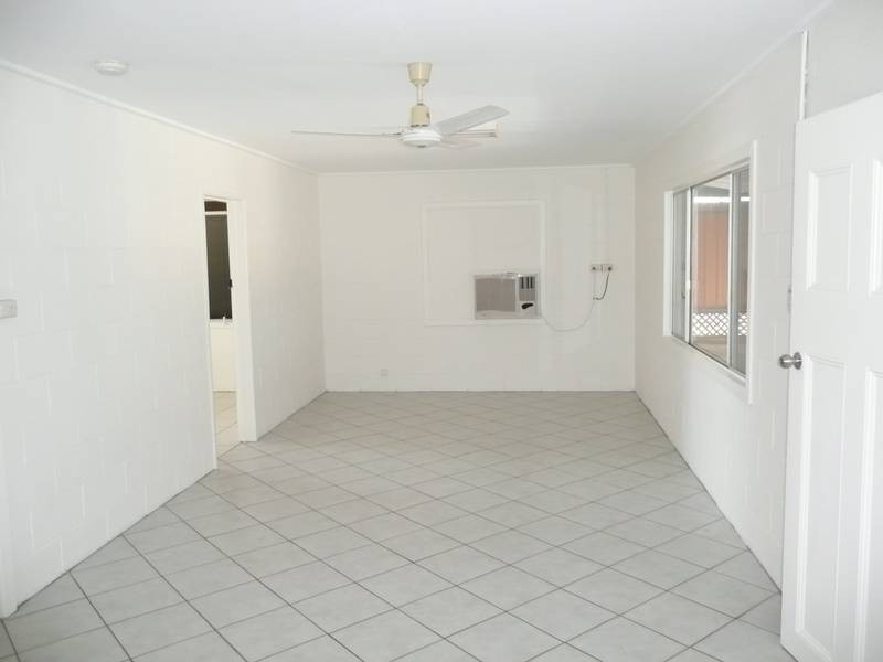 2 Baxter Avenue, Brisk Bay QLD 4805