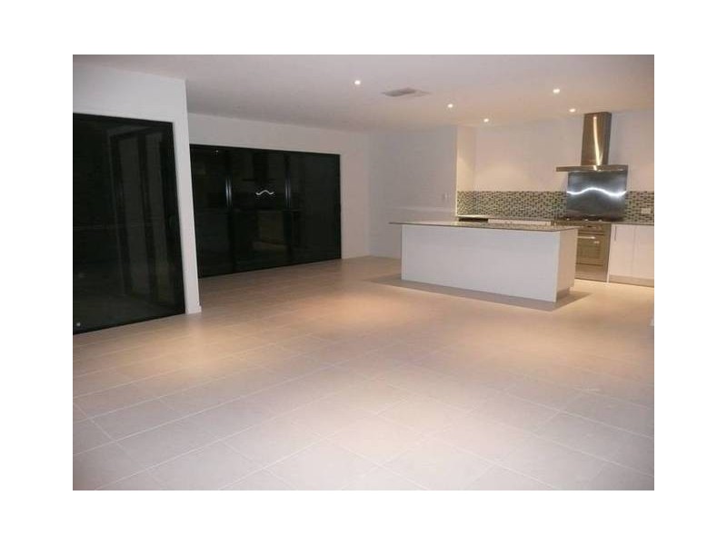 2/11 Field Street, Bowen QLD 4805