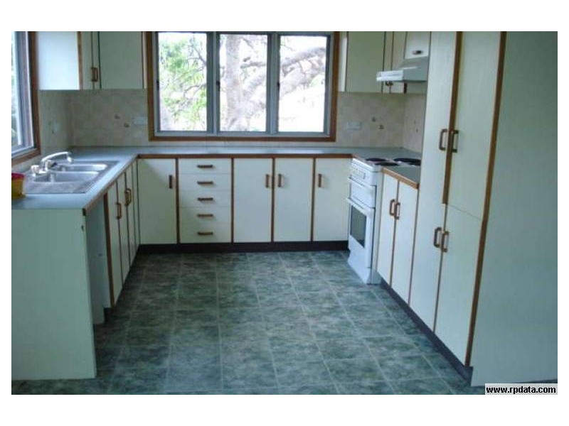 8 Blake Street, Collinsville QLD 4804