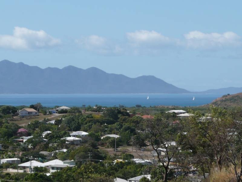 2 Panorama Place, Bowen QLD 4805