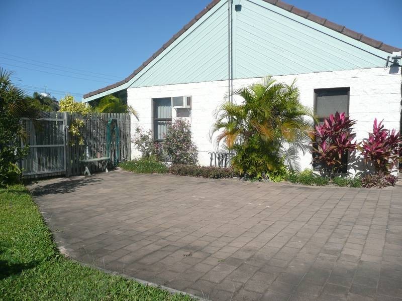 1/ 18 Marshall Street, Bowen QLD 4805