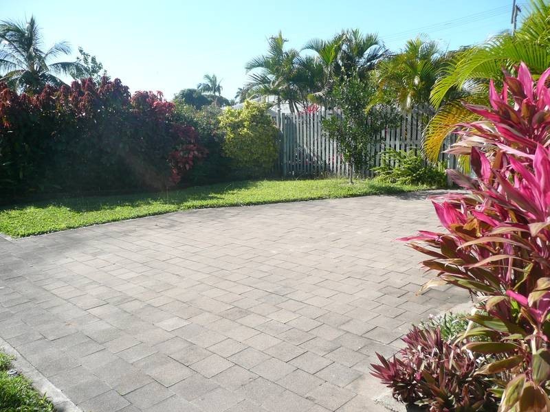 1/ 18 Marshall Street, Bowen QLD 4805