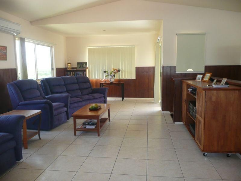 2/104 Dalrymple Street, Bowen QLD 4805