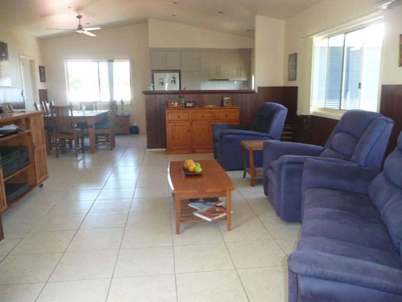 2/104 Dalrymple Street, Bowen QLD 4805