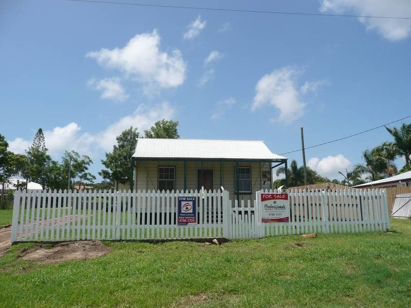 61 Reynolds Street, Bowen QLD 4805