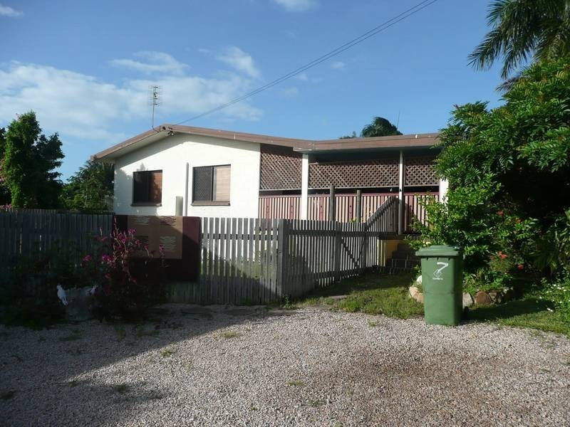 7 Bull Crescent, Bowen QLD 4805