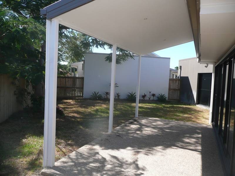 2/11 Field Street, Bowen QLD 4805